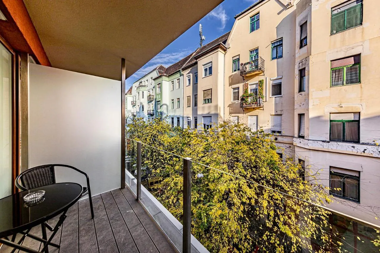 Enjoy Budapest Aparthotel 4*,