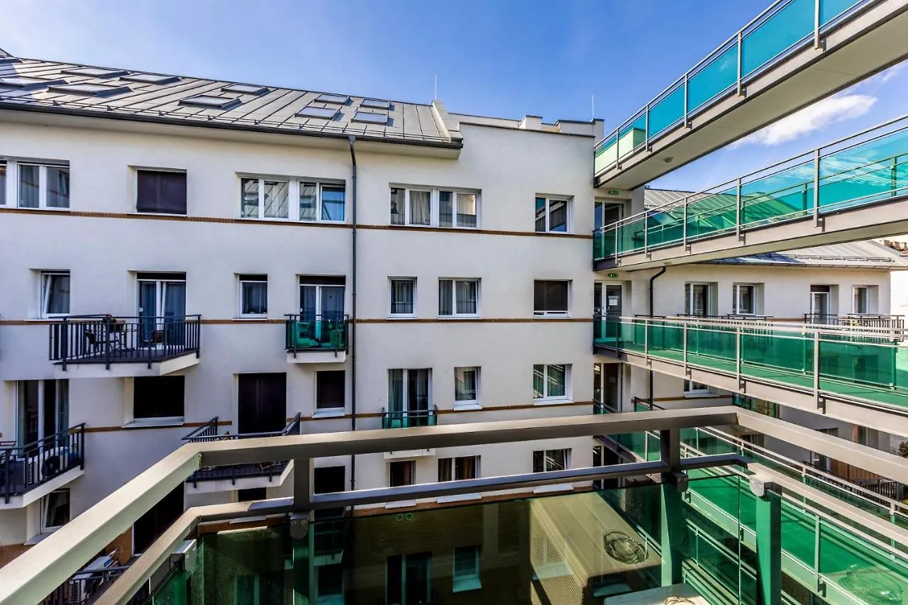 Enjoy Budapest Aparthotel 4*,